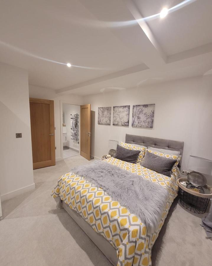 Luxury 2 Bed Apartment In The Heart Of Rochester Rochester  Dış mekan fotoğraf